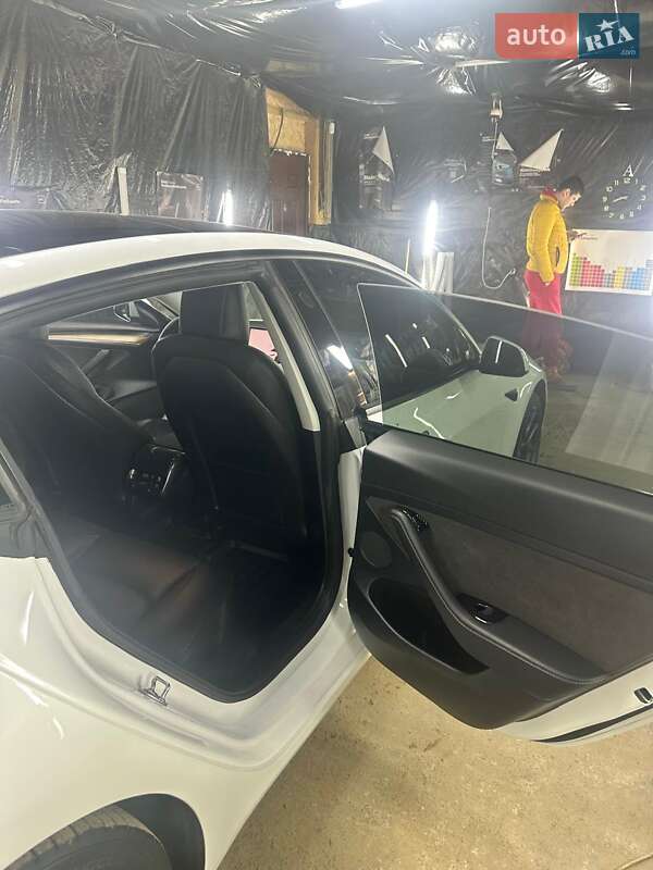 Седан Tesla Model 3 2022 в Львове
