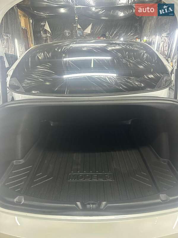 Седан Tesla Model 3 2022 в Львове