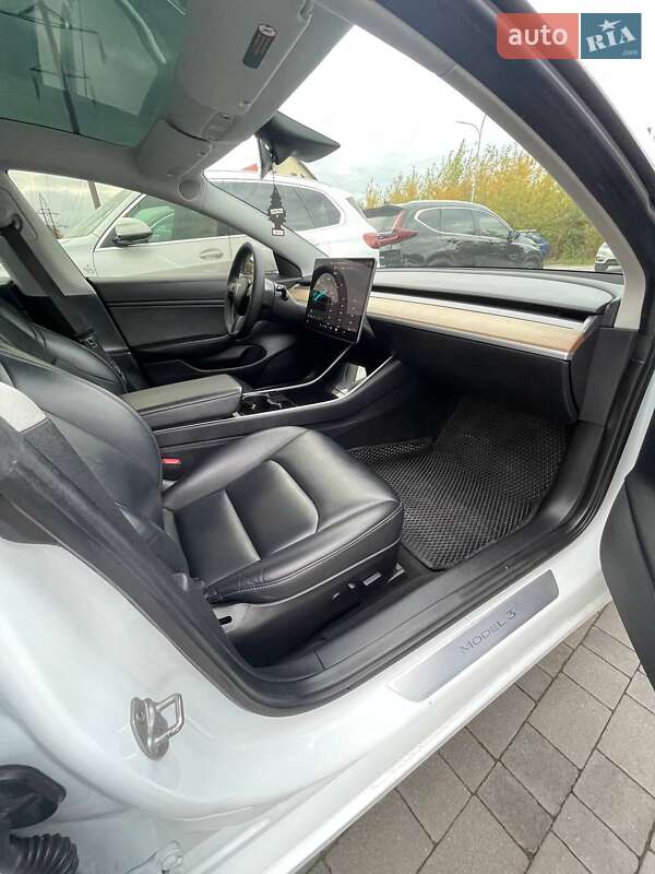 Седан Tesla Model 3 2018 в Львове фото 21 Седан Tesla Model 3 2018 в Львове