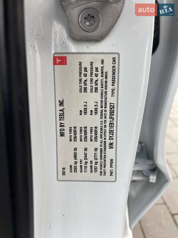 Седан Tesla Model 3 2018 в Львове фото 24 Седан Tesla Model 3 2018 в Львове