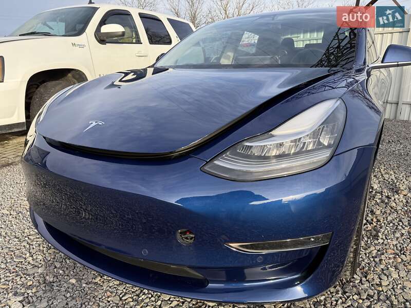 Седан Tesla Model 3 2019 в Дрогобичі