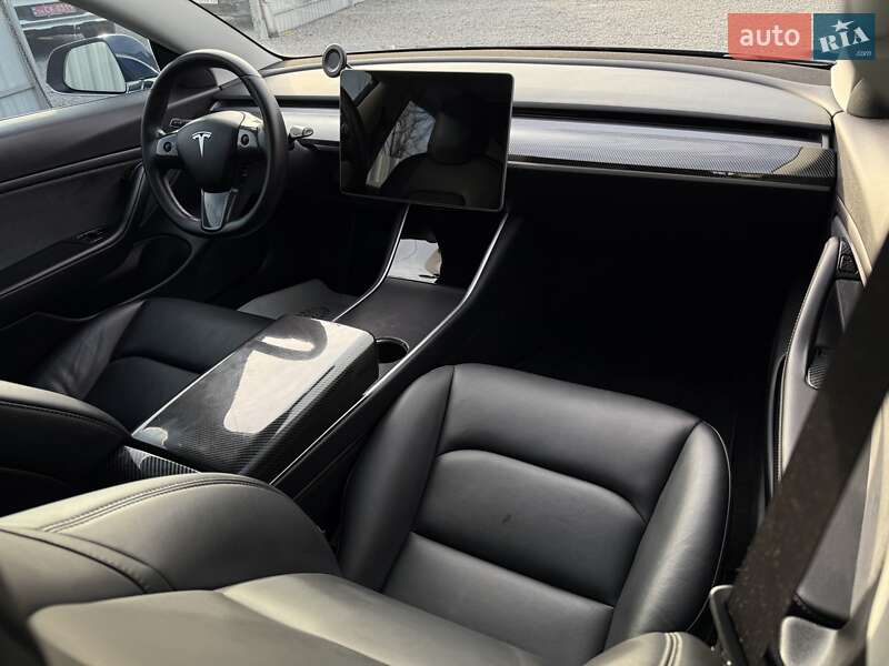 Седан Tesla Model 3 2019 в Дрогобичі