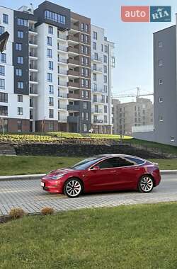 Седан Tesla Model 3 2018 в Івано-Франківську