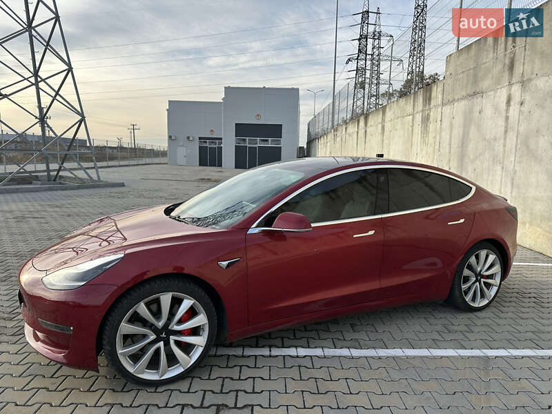 Седан Tesla Model 3 2019 в Львове