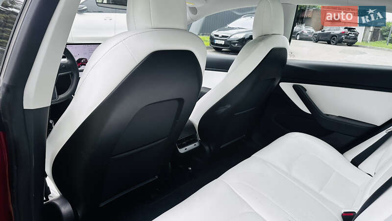 Седан Tesla Model 3 2019 в Львове