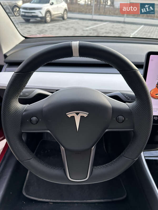 Седан Tesla Model 3 2019 в Львове