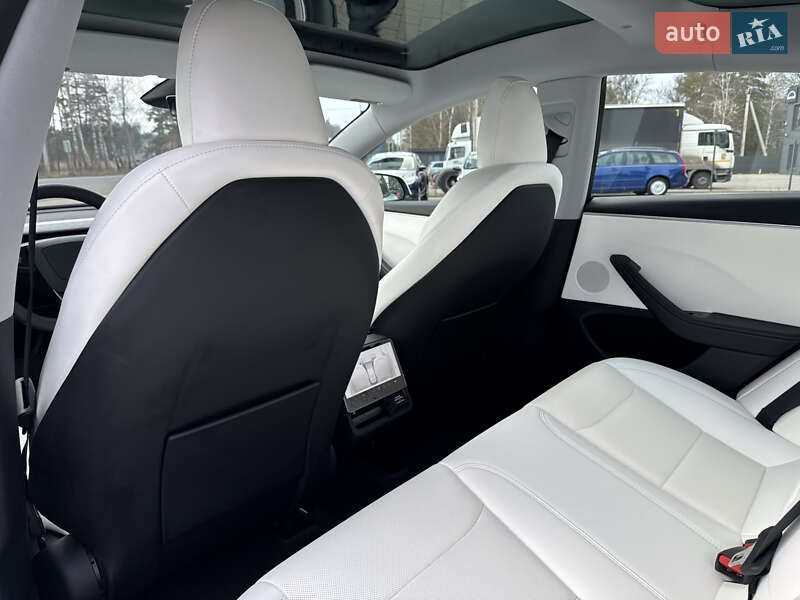 Седан Tesla Model 3 2025 в Луцке