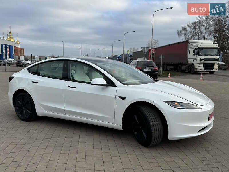 Седан Tesla Model 3 2025 в Луцке