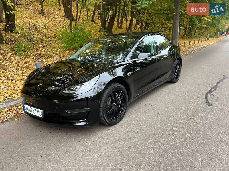 Седан Tesla Model 3 2019 в Киеве