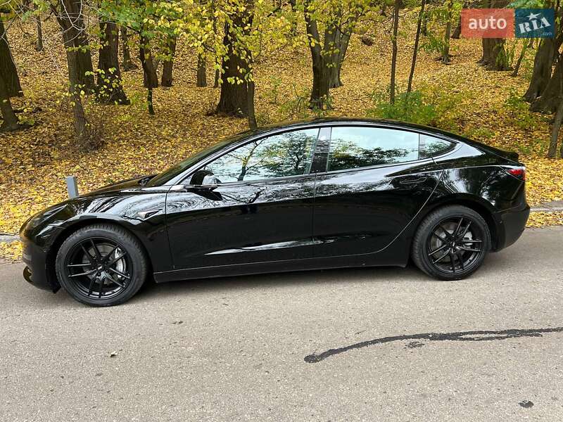 Седан Tesla Model 3 2019 в Киеве