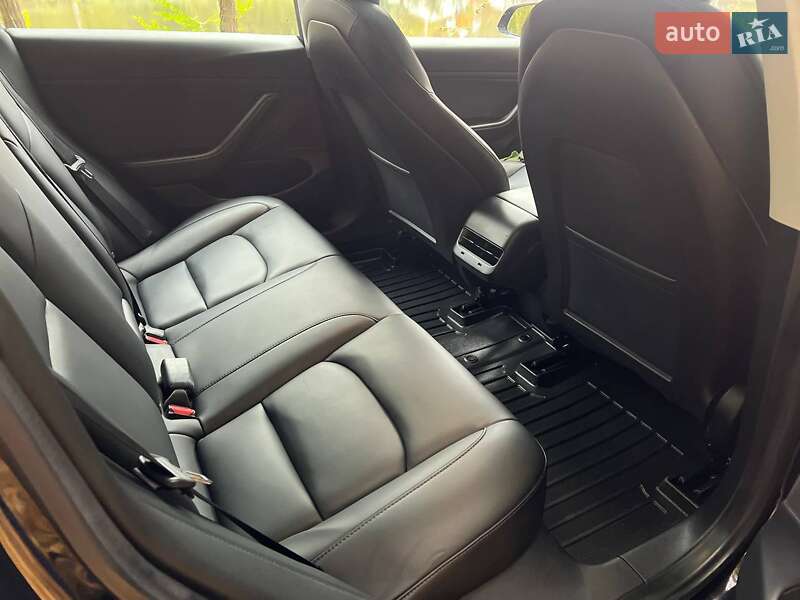 Седан Tesla Model 3 2019 в Киеве