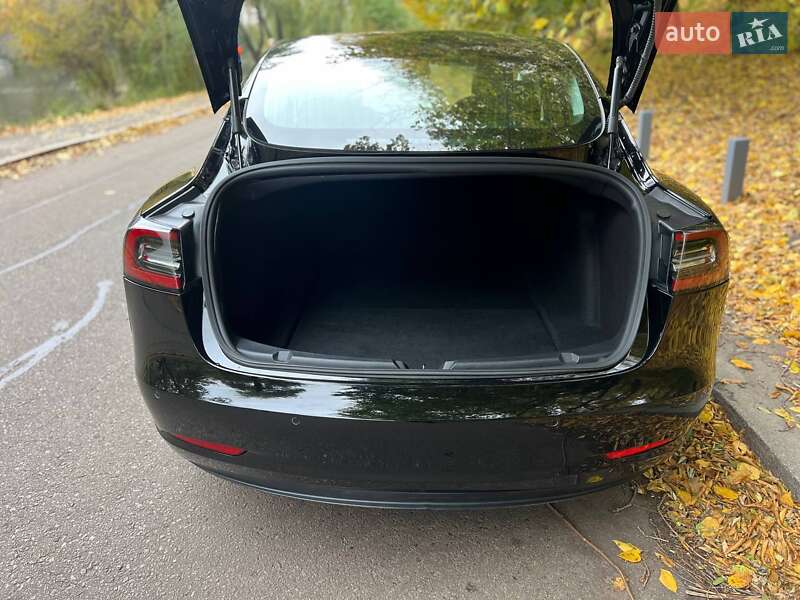 Седан Tesla Model 3 2019 в Киеве