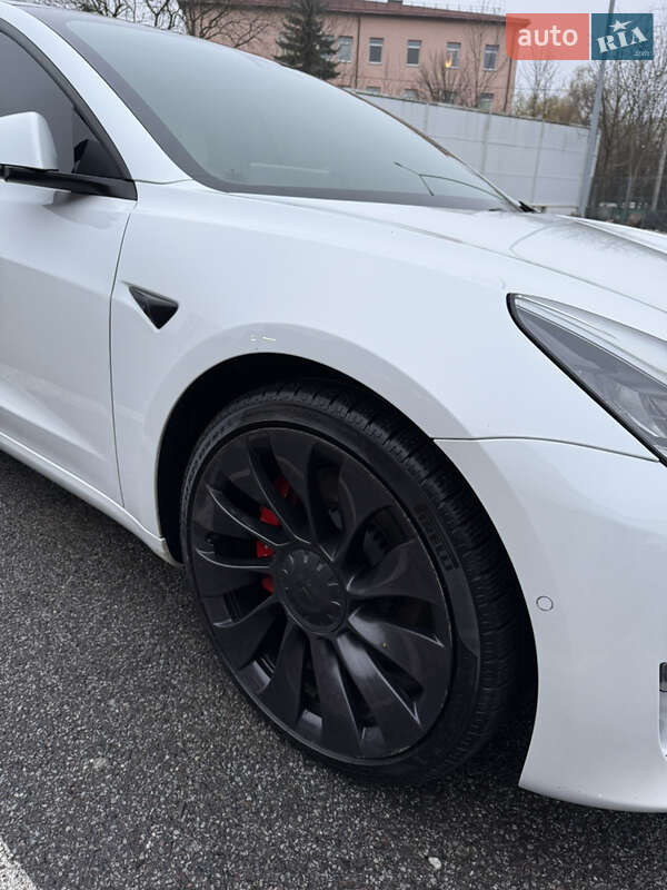 Седан Tesla Model 3 2020 в Львові