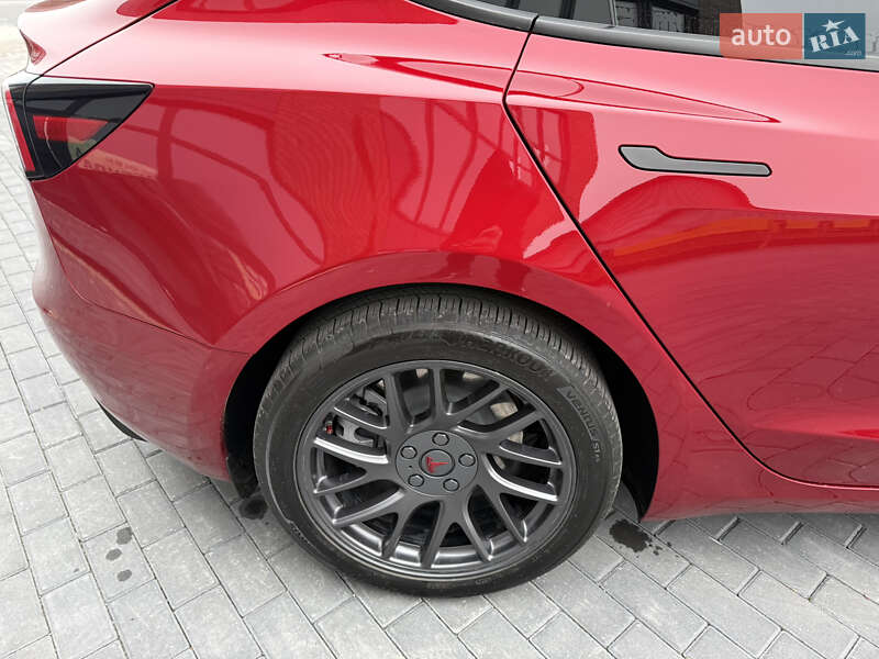 Седан Tesla Model 3 2024 в Виннице
