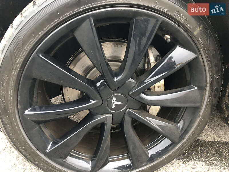 Седан Tesla Model 3 2019 в Харькове