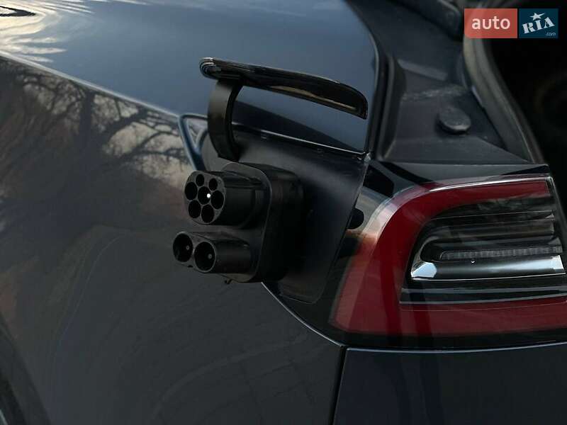 Седан Tesla Model 3 2018 в Львове