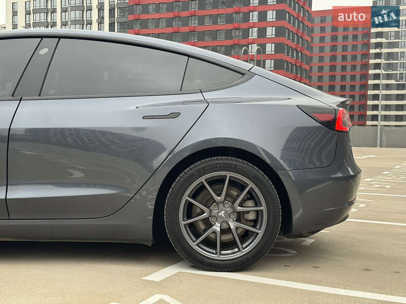 Седан Tesla Model 3 2020 в Киеве фото 7 Седан Tesla Model 3 2020 в Киеве