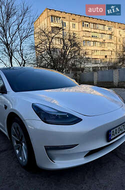 Седан Tesla Model 3 2021 в Киеве
