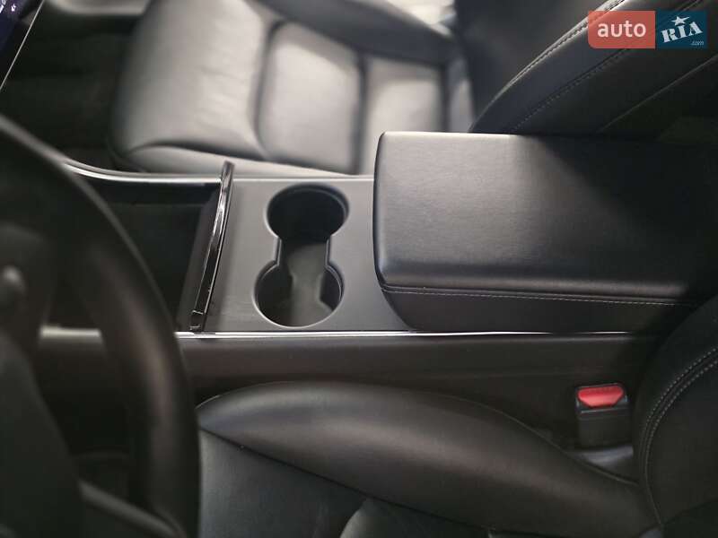 Седан Tesla Model 3 2018 в Львове фото 34 Седан Tesla Model 3 2018 в Львове