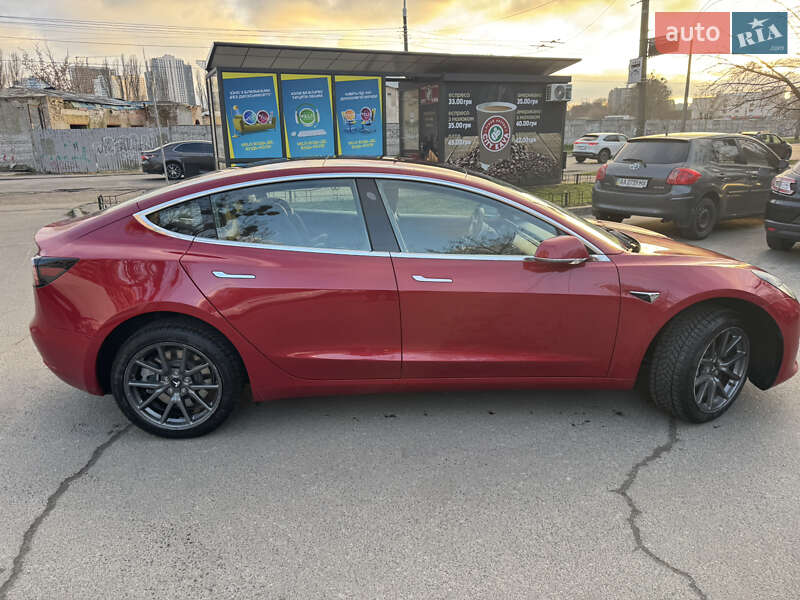 Седан Tesla Model 3 2018 в Киеве