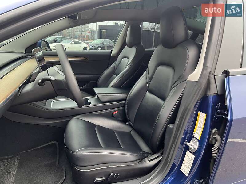 Седан Tesla Model 3 2022 в Киеве