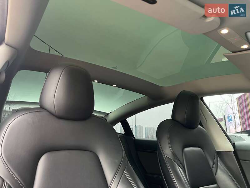 Седан Tesla Model 3 2022 в Киеве