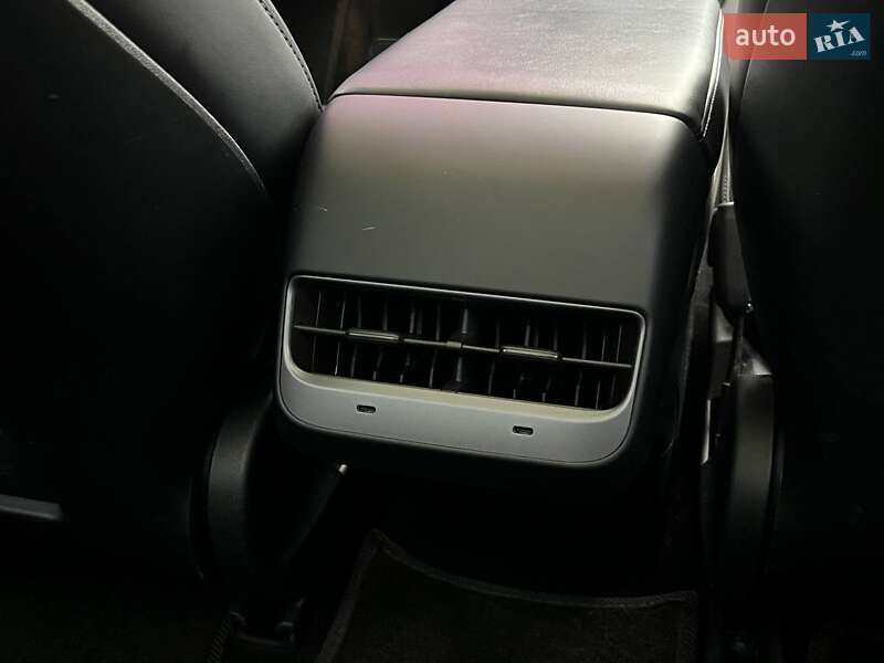 Седан Tesla Model 3 2022 в Киеве