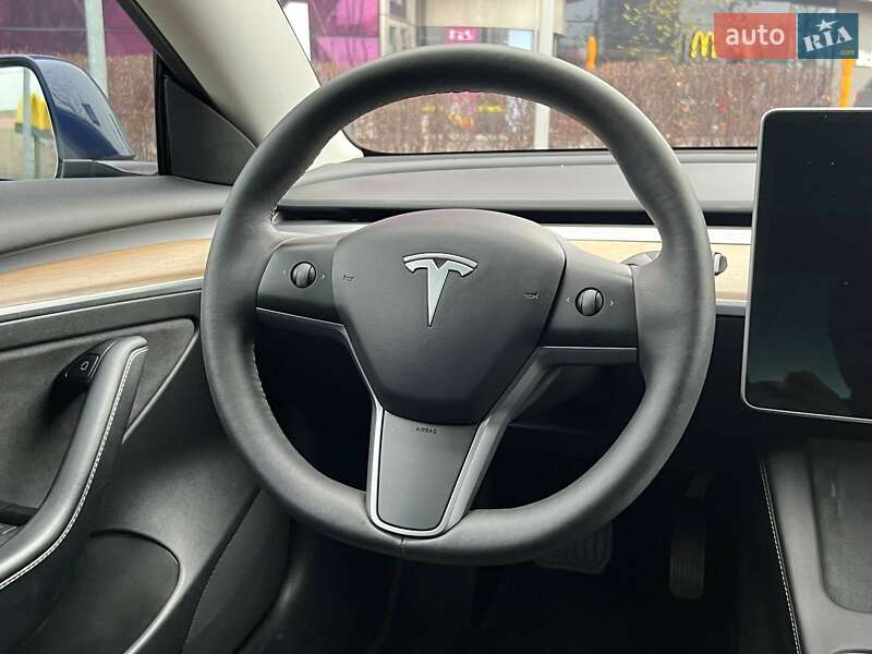 Седан Tesla Model 3 2022 в Киеве