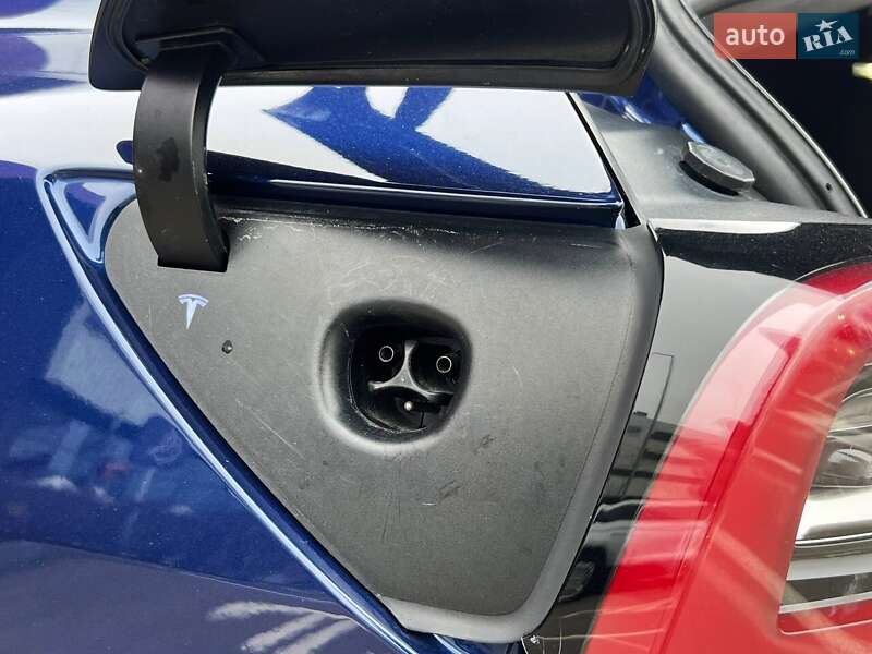 Седан Tesla Model 3 2022 в Киеве