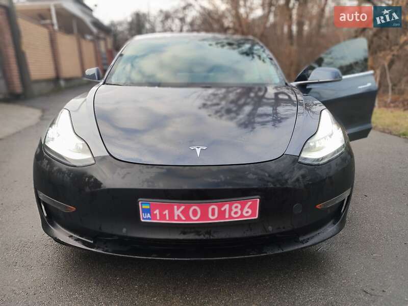 Седан Tesla Model 3 2020 в Киеве