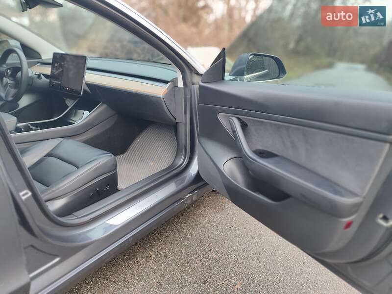 Седан Tesla Model 3 2020 в Киеве