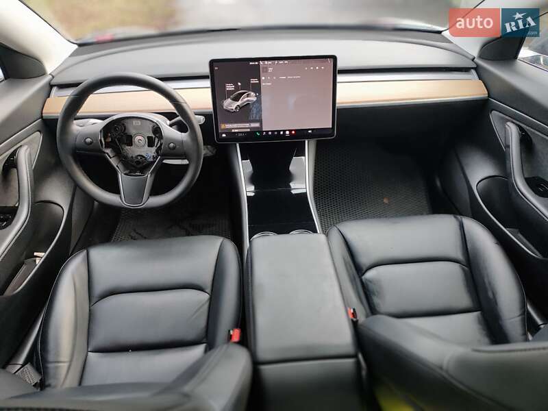 Седан Tesla Model 3 2020 в Киеве