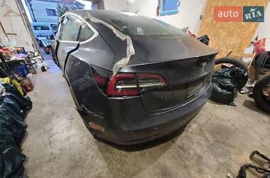 Седан Tesla Model 3 2019 в Львове
