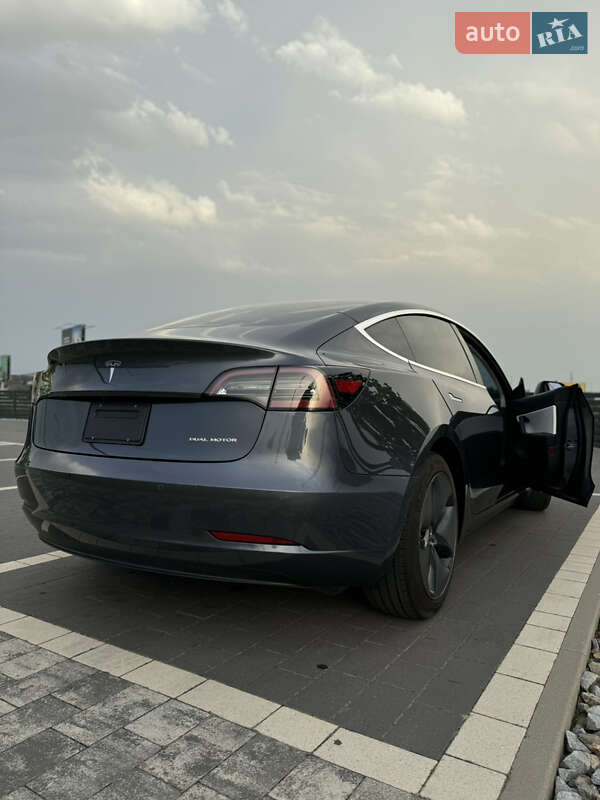 Седан Tesla Model 3 2020 в Мукачево