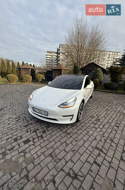 Седан Tesla Model 3 2020 в Львове