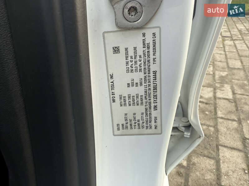 Седан Tesla Model 3 2020 в Львове