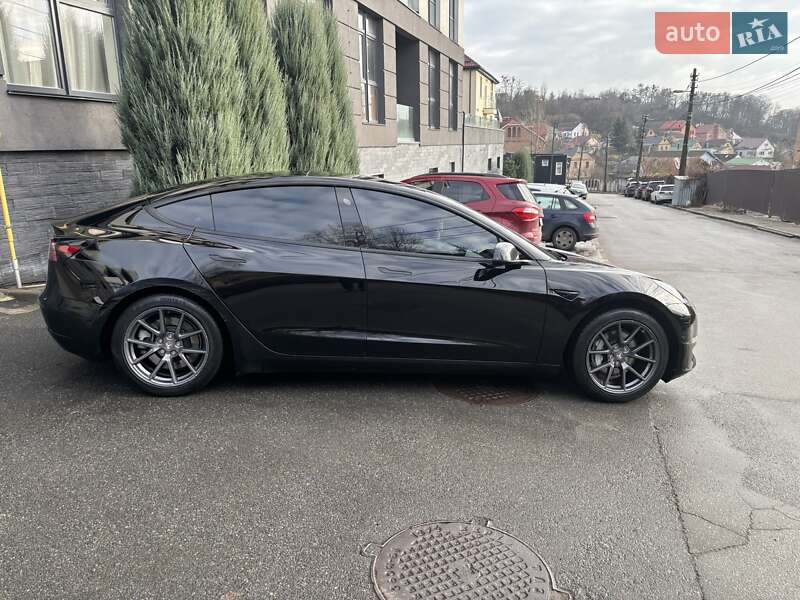 Седан Tesla Model 3 2022 в Киеве