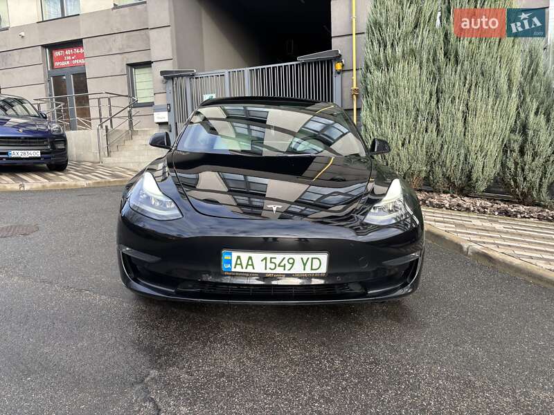Седан Tesla Model 3 2022 в Киеве