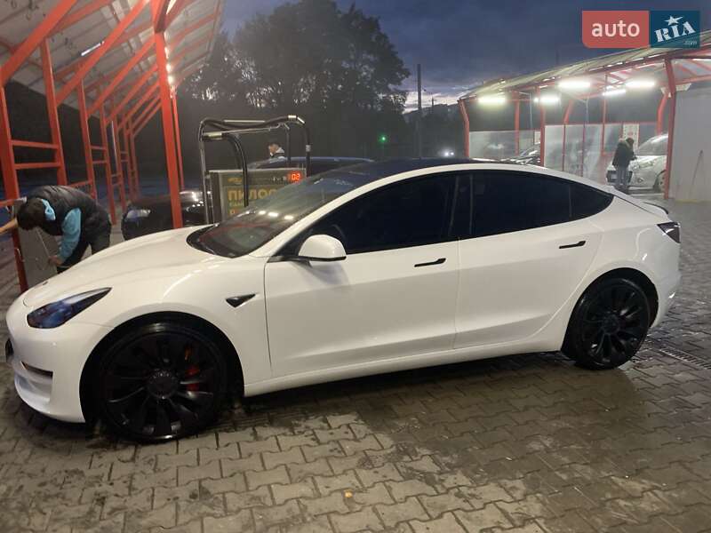 Седан Tesla Model 3 2023 в Луцке