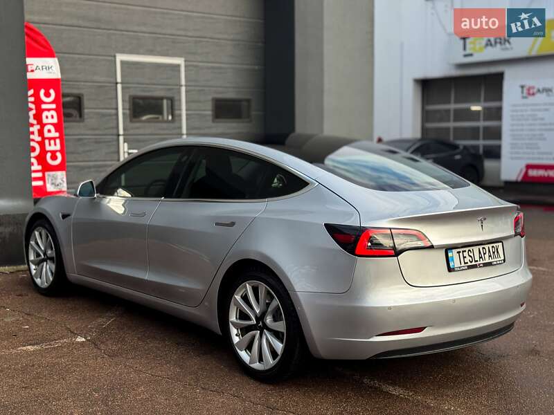 Седан Tesla Model 3 2018 в Киеве