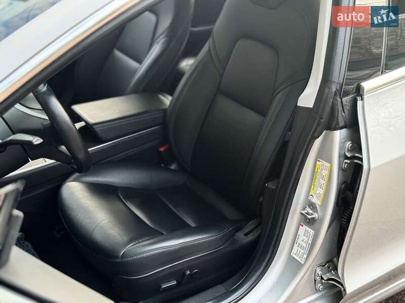 Седан Tesla Model 3 2018 в Киеве