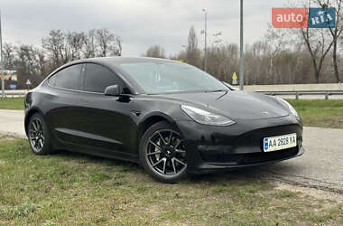 Седан Tesla Model 3 2021 в Киеве