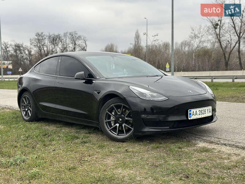 Tesla Model 3 2021