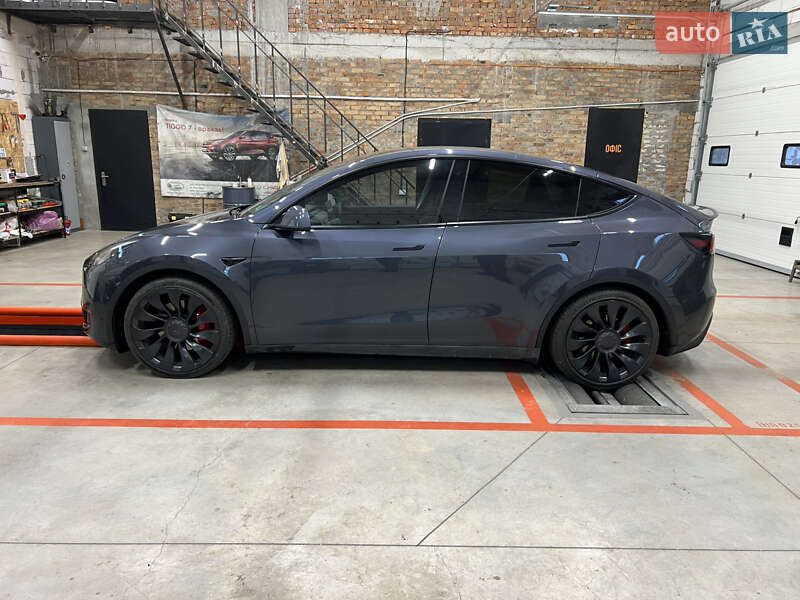 Седан Tesla Model 3 2022 в Ужгороді