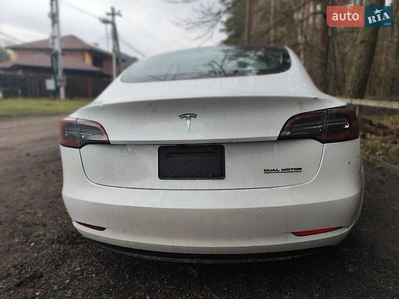 Седан Tesla Model 3 2020 в Києві