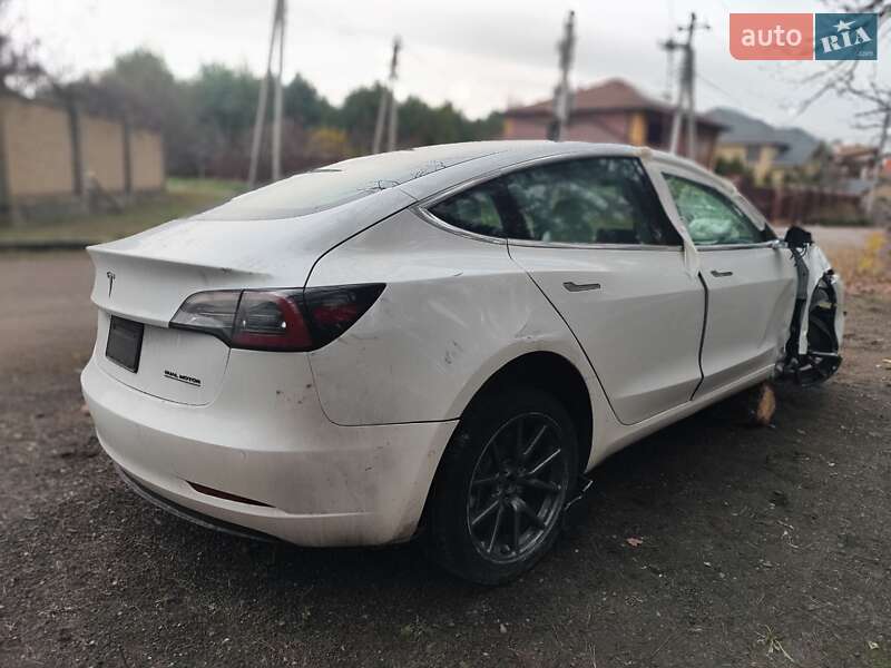 Седан Tesla Model 3 2020 в Києві