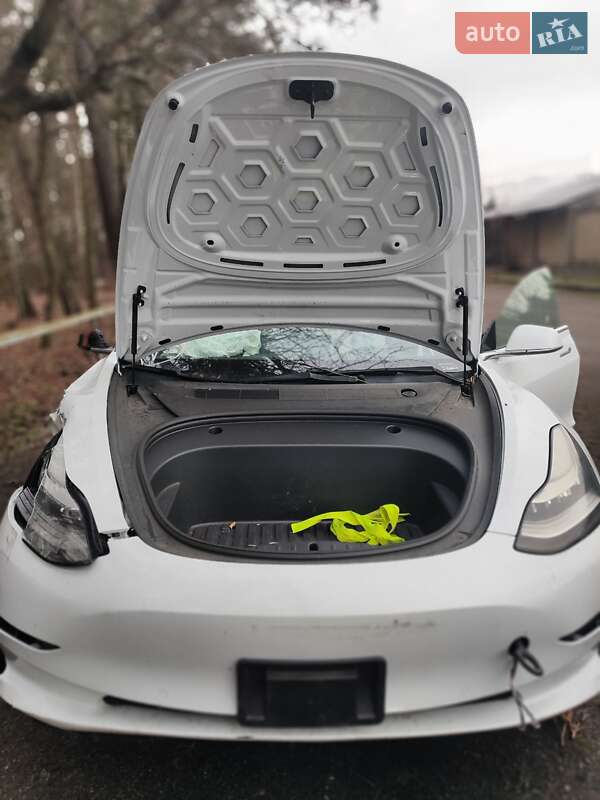 Седан Tesla Model 3 2020 в Києві