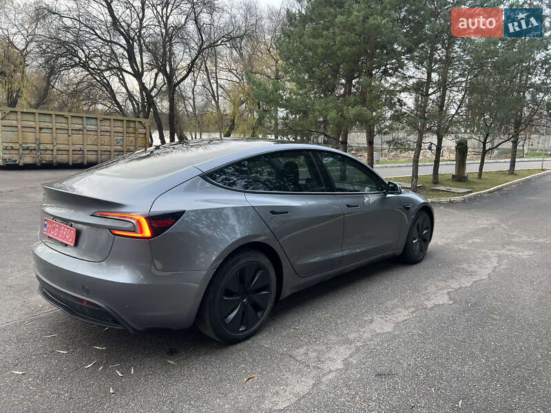 Седан Tesla Model 3 2024 в Кременчуге