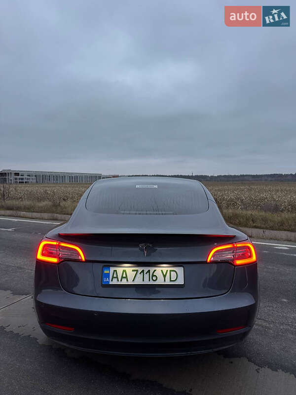 Седан Tesla Model 3 2018 в Киеве