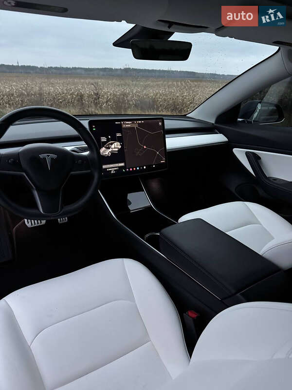 Седан Tesla Model 3 2018 в Киеве